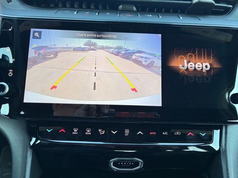 New 2026 Jeep Grand Cherokee Altitude image 9