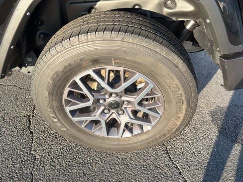 Used 2025 Jeep Wrangler Unlimited Sahara AWD/4WD image 36