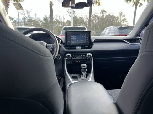 Used 2021 Toyota RAV4 XLE image 31