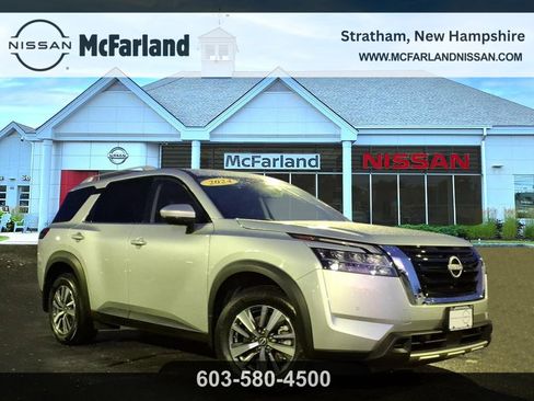 Certified 2024 Nissan Pathfinder SL image 1