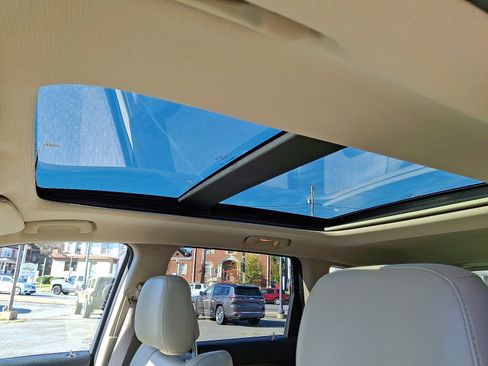 Used 2014 Jeep Grand Cherokee Limited w/ Luxury Group II image 16