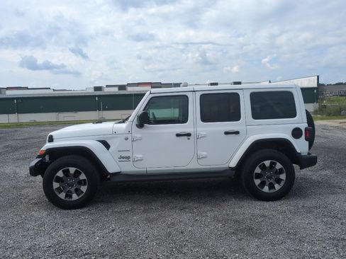 Used 2023 Jeep Wrangler Unlimited Sahara w/ Cold Weather Group AWD/4WD image 8
