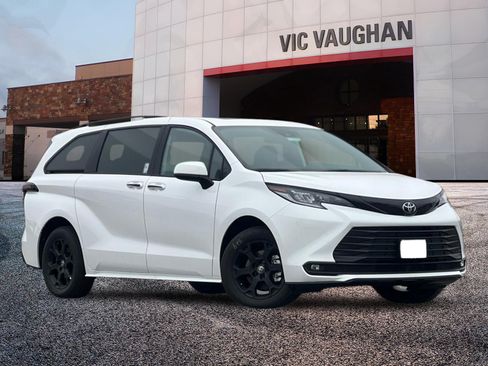 New 2026 Toyota Sienna XLE Woodland Edition AWD/4WD image 7