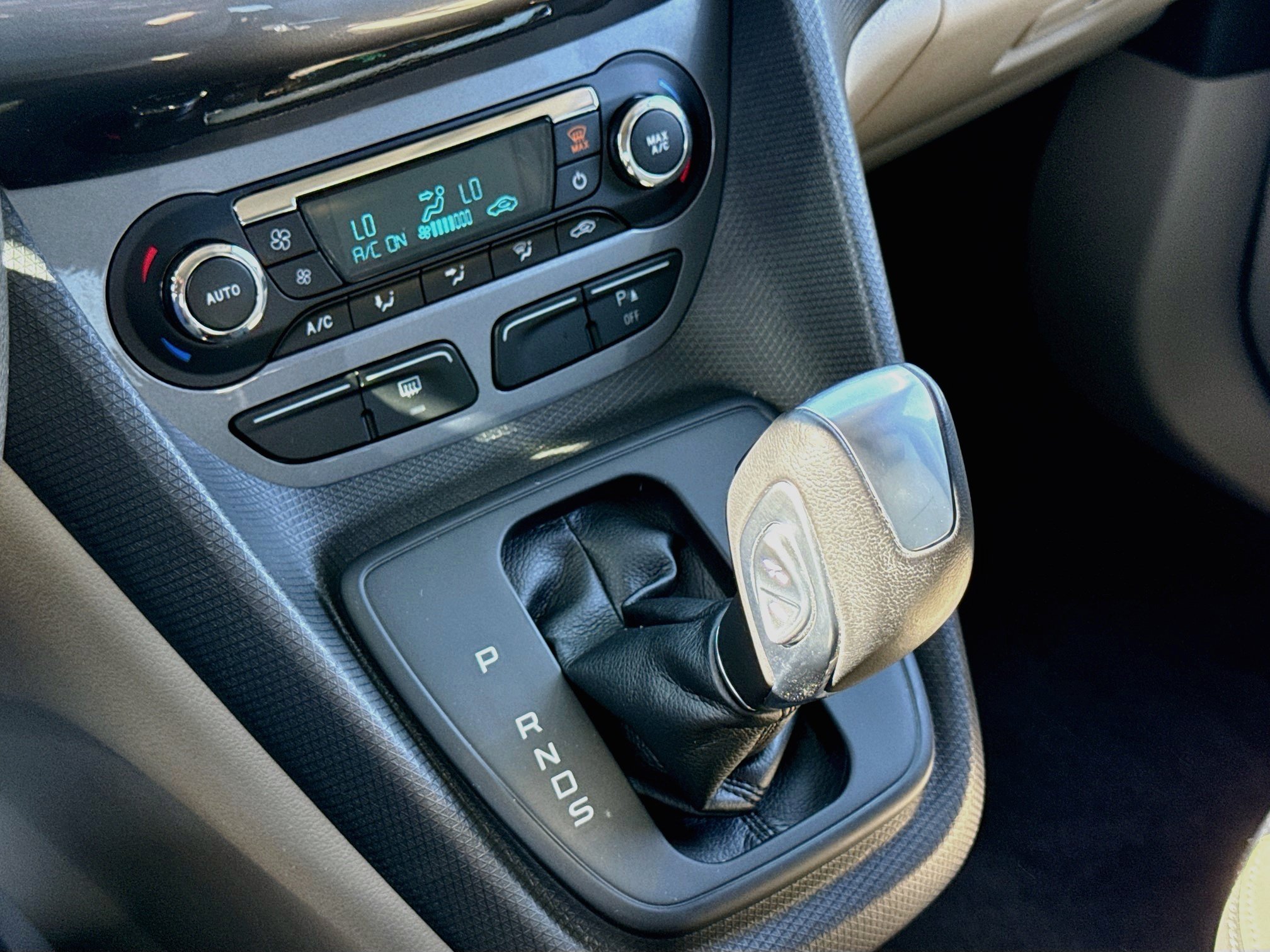 Used 2018 Ford Transit Connect Titanium FWD image 19