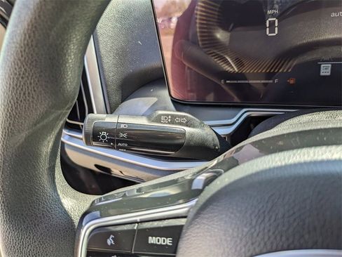 Certified 2025 Kia Sorento LX image 33