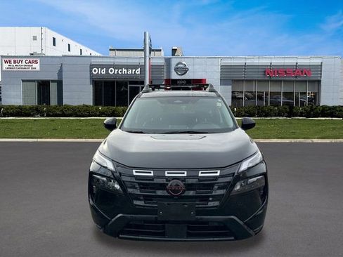 Used 2025 Nissan Rogue SV image 2