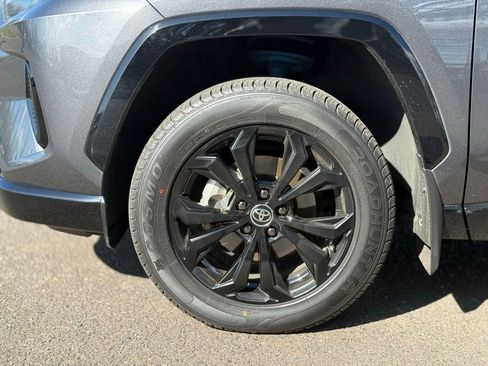 Used 2025 Toyota RAV4 SE w/ Convenience Package image 9