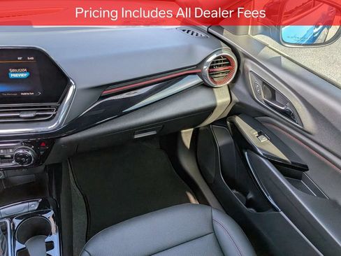 Used 2025 Chevrolet Trax RS w/ Driver Confidence Package FWD image 17