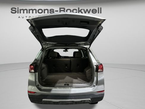 Used 2023 Chevrolet Equinox LT image 16