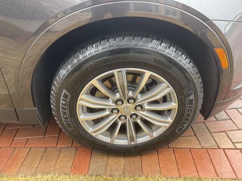 Used 2017 Cadillac XT5 Luxury w/ Driver Awareness Package image 6