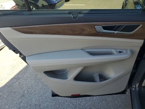 New 2026 Volkswagen Atlas SE image 9