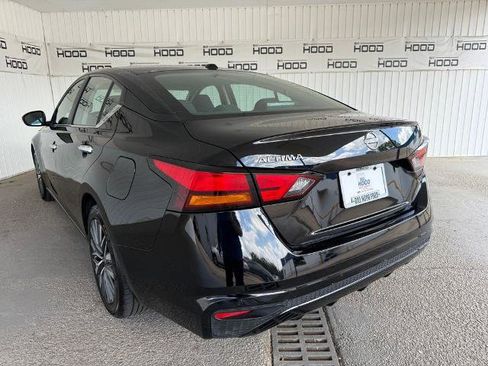 Used 2025 Nissan Altima 2.5 SV FWD image 2