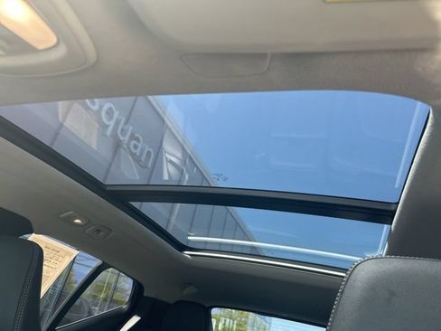 Certified 2025 Volvo XC40 B5 Plus AWD/4WD image 26