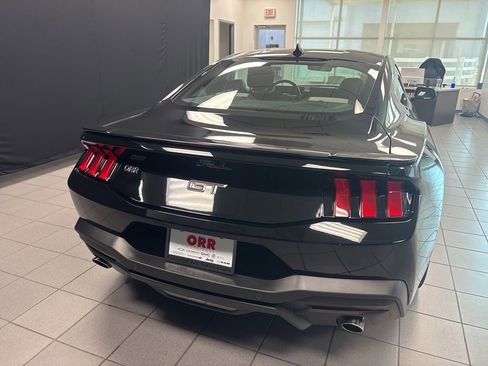 Used 2025 Ford Mustang GT RWD image 12