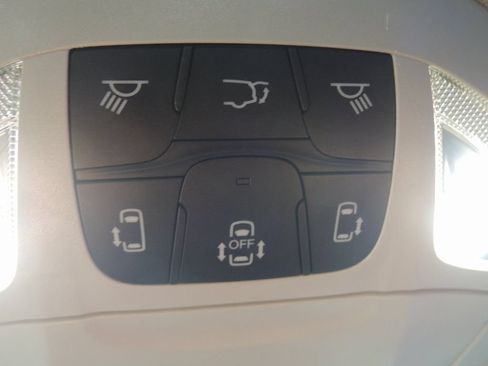 Used 2024 Chrysler Pacifica Limited FWD image 23