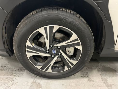 Used 2025 Subaru Crosstrek 2.0i Premium image 2