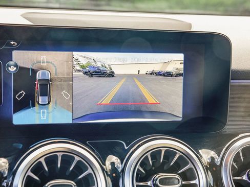 Used 2025 Mercedes-Benz EQB 250+ image 30