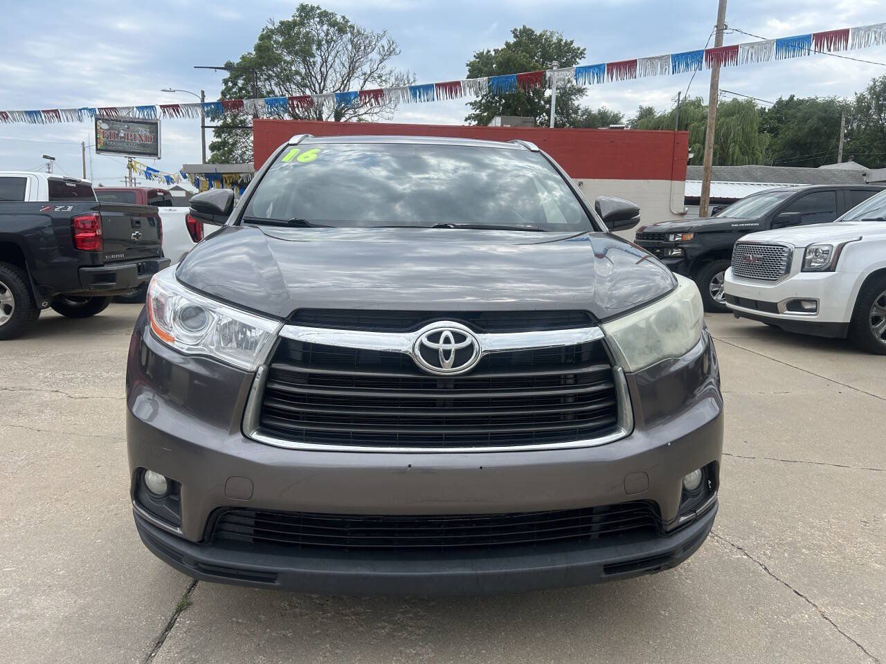 Used 2016 Toyota Highlander XLE AWD/4WD image 3