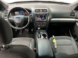 Used 2016 Ford Explorer XLT w/ Equipment Group 201A image 4