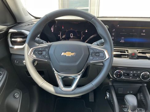 Used 2024 Chevrolet TrailBlazer LT w/ Convenience Package AWD/4WD image 4