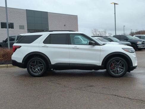 Used 2025 Ford Explorer ST-Line w/ Premium Package image 9