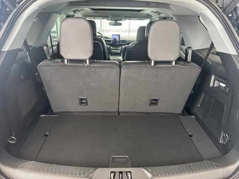 Used 2023 Ford Explorer Limited w/ Limited Technology Package image 8