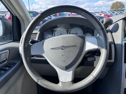Used 2010 Chrysler Town & Country Touring image 12