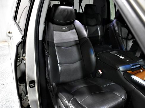 Used 2016 Cadillac Escalade ESV Luxury image 17