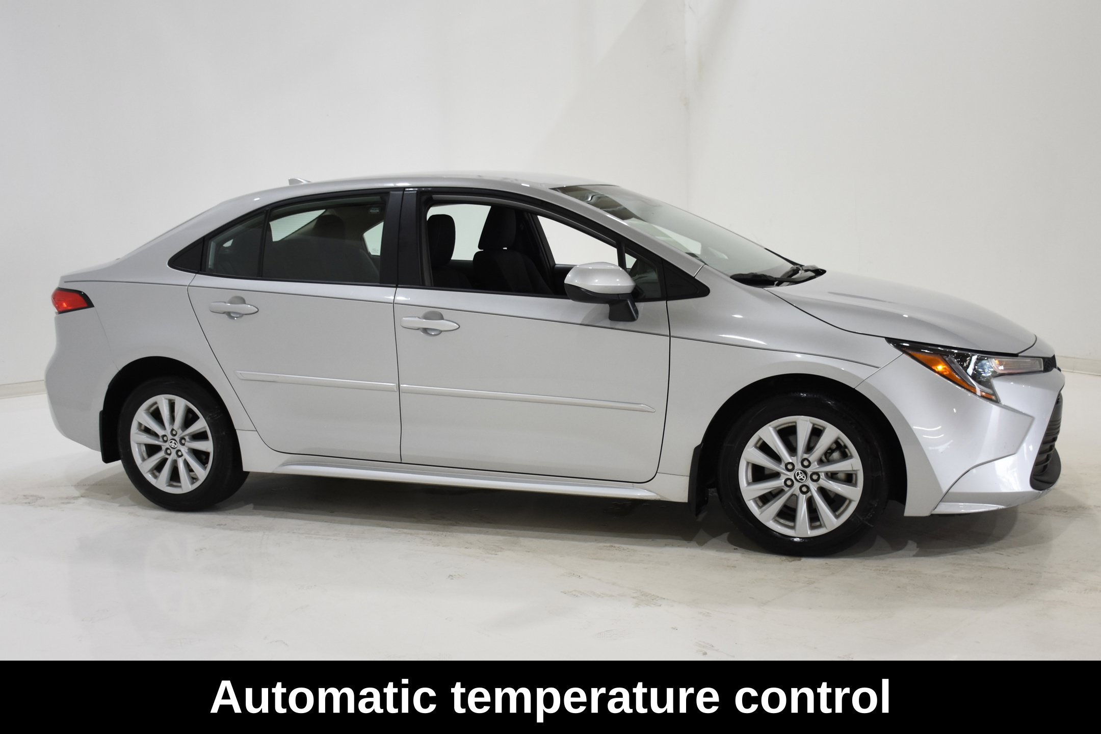 Used 2024 Toyota Corolla LE w/ LE Convenience Package FWD image 3