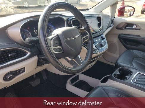 Used 2022 Chrysler Pacifica Touring-L image 21