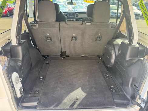 Used 2021 Jeep Wrangler Unlimited Sport w/ Technology Group image 9