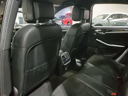 Used 2018 Porsche Macan AWD/4WD image 23