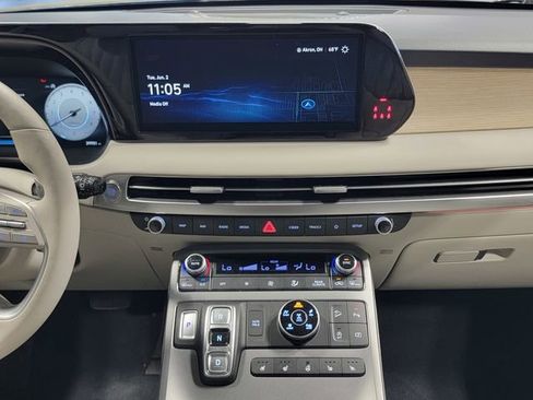 Used 2024 Hyundai Palisade Limited AWD/4WD image 19