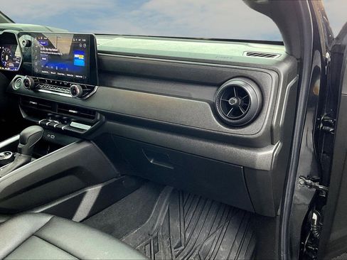Used 2025 Chevrolet Colorado Trail Boss AWD/4WD image 18