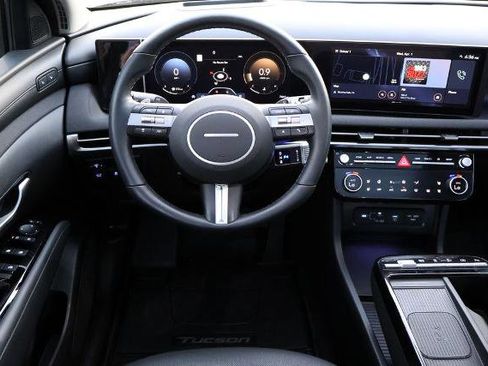 Used 2025 Hyundai Tucson Limited image 15