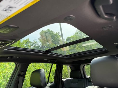 New 2025 Jeep Grand Cherokee Limited w/ Luxury Tech Group II image 32