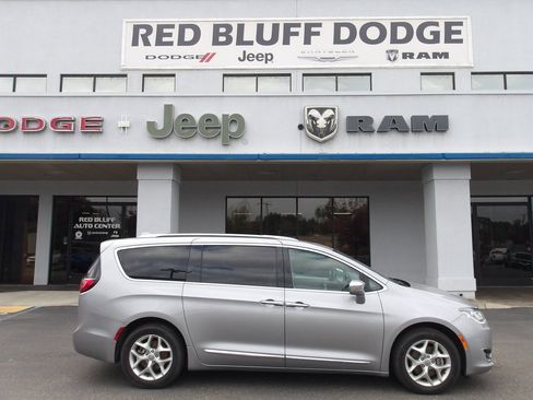 Used 2020 Chrysler Pacifica Limited image 1