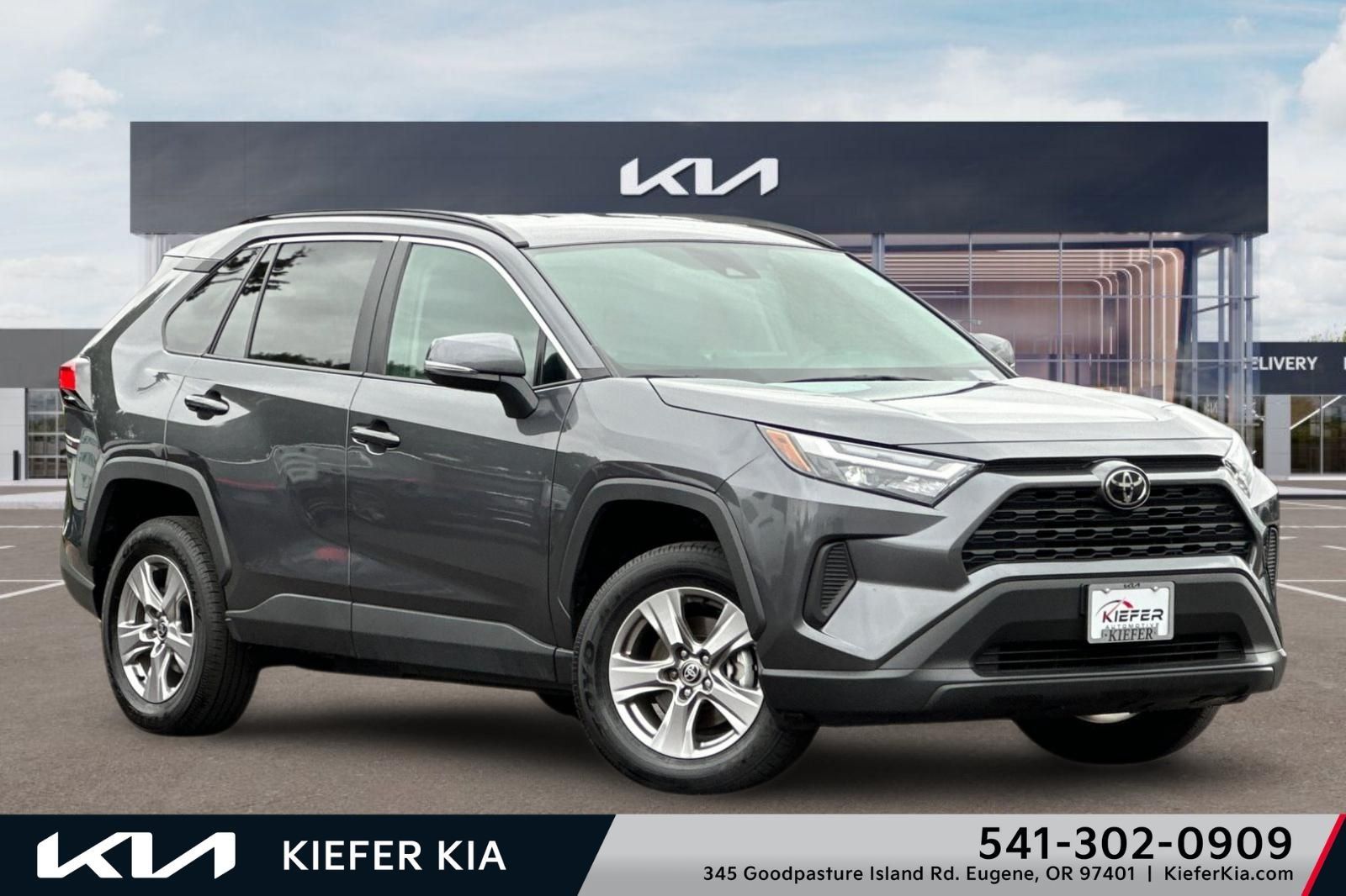 Used 2025 Toyota RAV4 XLE AWD/4WD image 1