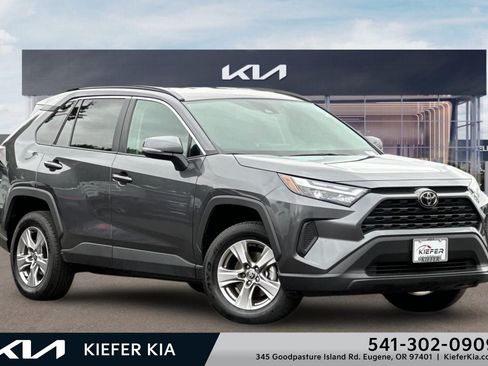 Used 2025 Toyota RAV4 XLE AWD/4WD image 1
