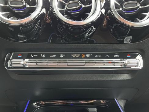 Certified 2025 Mercedes-Benz GLA 35 AMG 4MATIC image 44