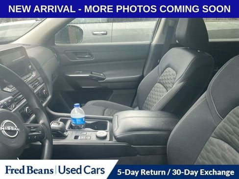 Used 2024 Nissan Pathfinder S image 11