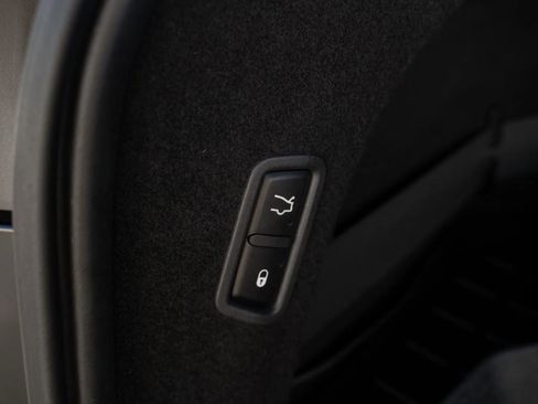 Used 2018 Maserati Levante Sport Utility 4D image 10