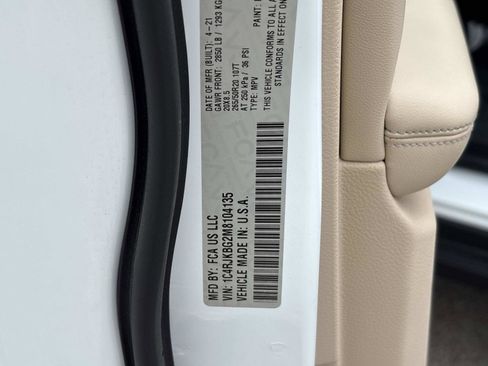 Used 2021 Jeep Grand Cherokee L Limited w/ Luxury Tech Group II image 38