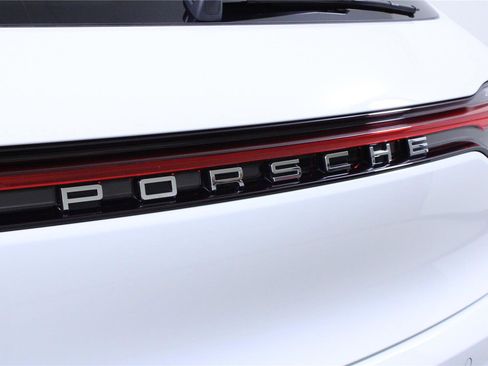 Used 2022 Porsche Macan AWD/4WD image 9