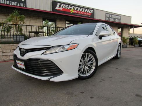 Used 2019 Toyota Camry XLE image 1