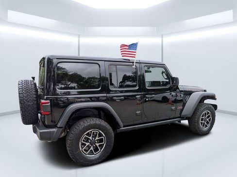 Used 2025 Jeep Wrangler Unlimited Rubicon w/ Convenience Group AWD/4WD image 3