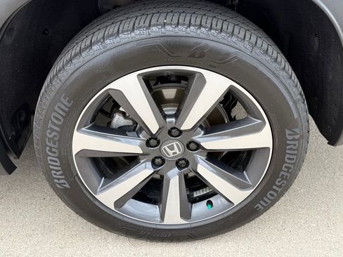 Certified 2025 Honda Pilot Touring image 11