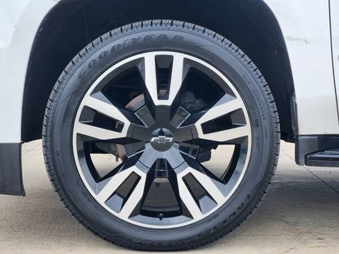 Used 2020 Chevrolet Suburban Premier AWD/4WD image 17