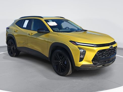 Used 2024 Chevrolet Trax ACTIV w/ Driver Confidence Package image 3