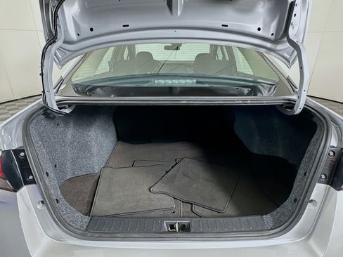 Used 2025 Nissan Versa SV FWD image 27